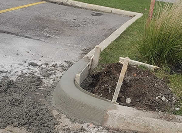 Functional & Clean Property Edging